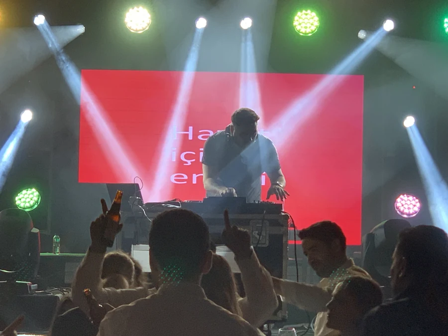 Özgür Adıgüzel — Seyirciyle aynı ritimde