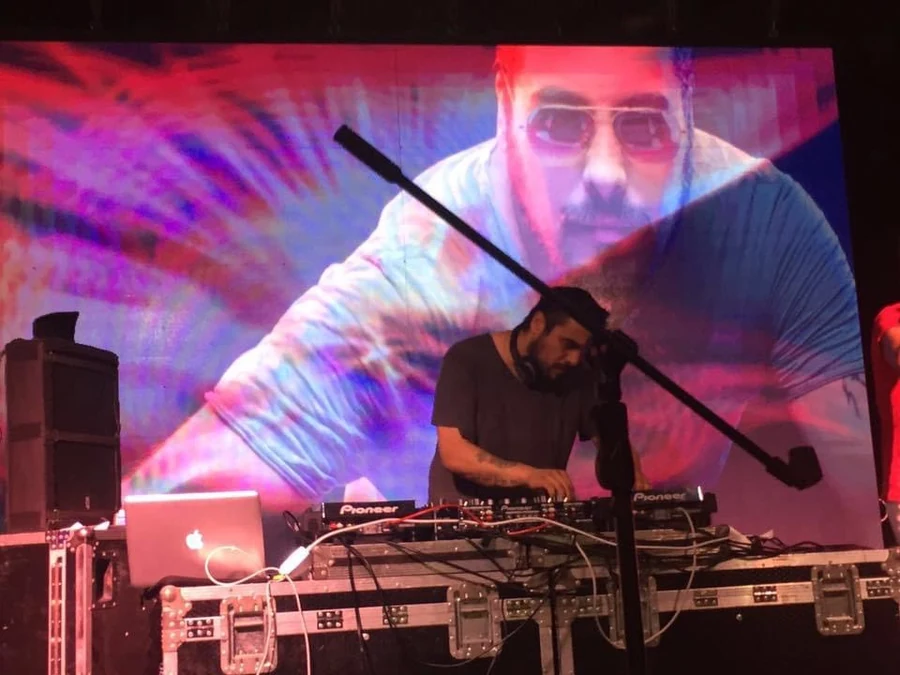 Özgür Adıgüzel — DJ kabininden